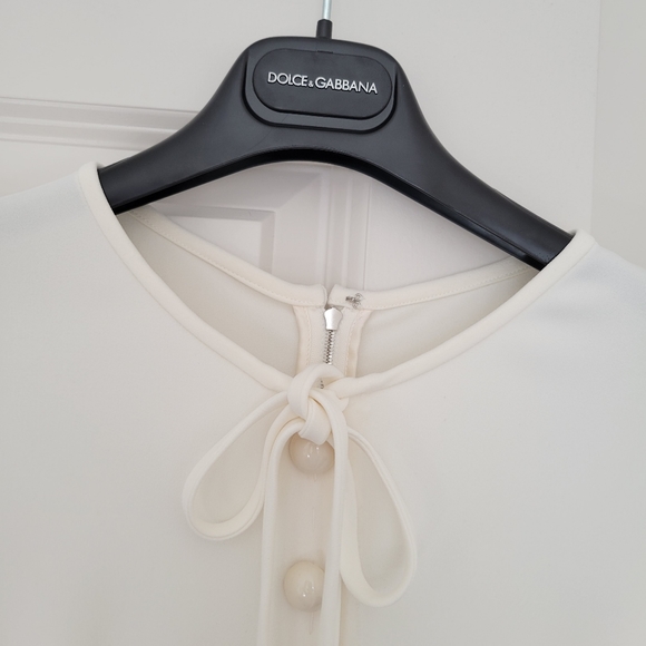 Dolce& Gabbana Bow-Emblished Cady Midi Dress. Size 44(Italian) to 8 US . - Picture 13 of 16